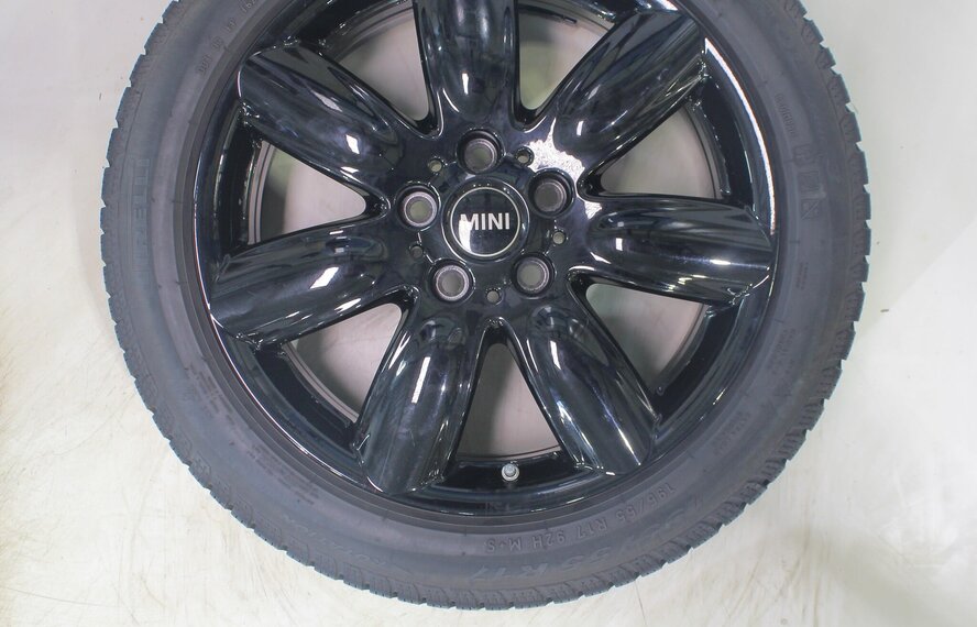 Mini Mini Clubman F54 528 17 Zoll Felgen Pirelli Winterkompletträder Original