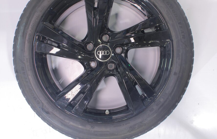 Audi Audi A5 S5 B10 18 Zoll Felgen Goodyear Winterkompletträder Original
