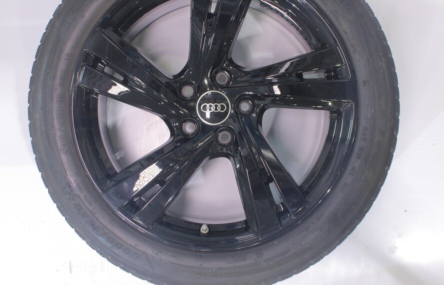Audi Audi A5 S5 B10 18 Zoll Felgen Goodyear Winterkompletträder Original