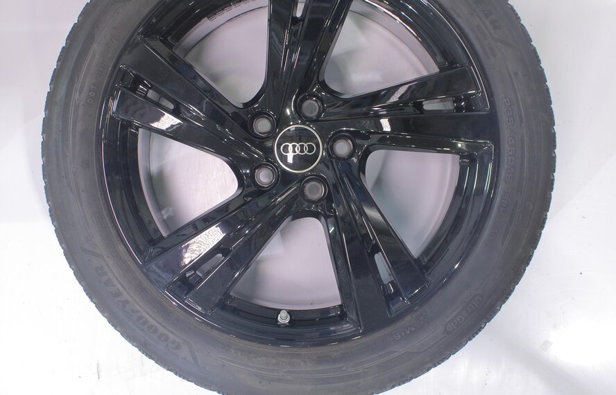 Audi Audi A5 S5 B10 18 Zoll Felgen Goodyear Winterkompletträder Original