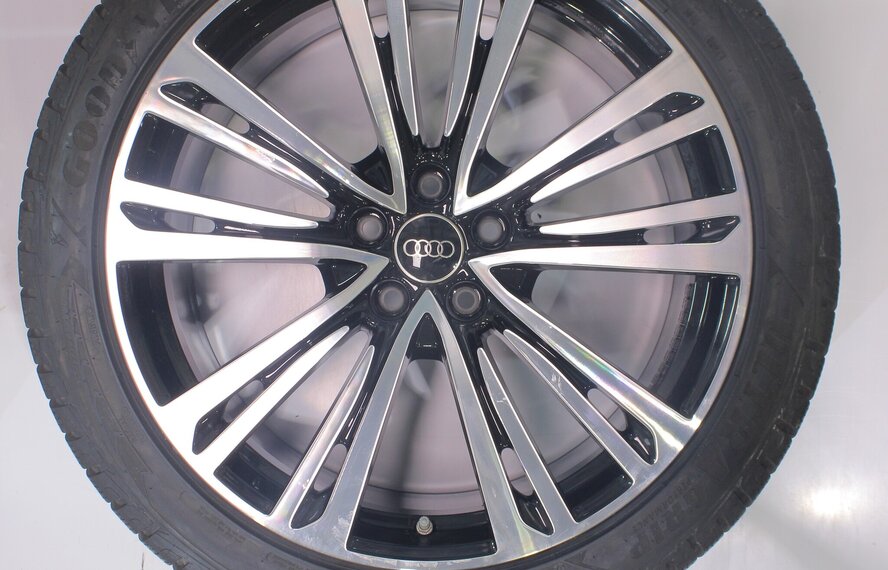 Audi Audi A8 4N 20 Zoll Felgen Goodyear Winterkompletträder Original