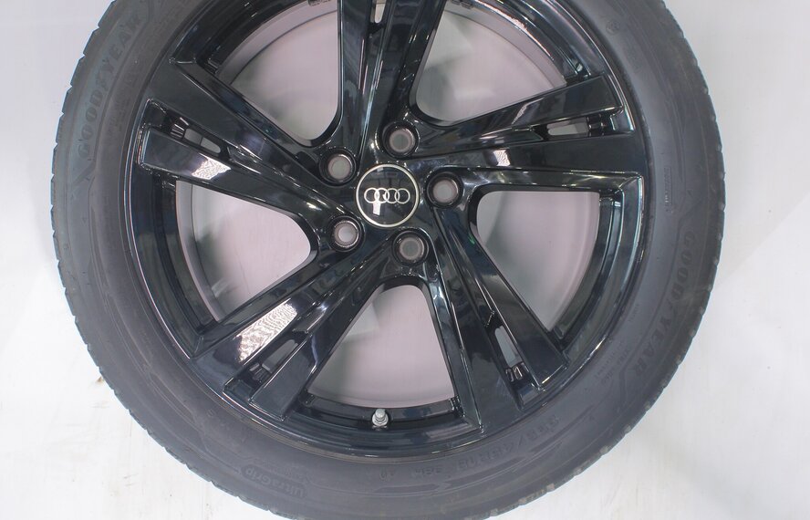 Audi Audi A5 S5 B10 18 Zoll Felgen Goodyear Winterkompletträder Original