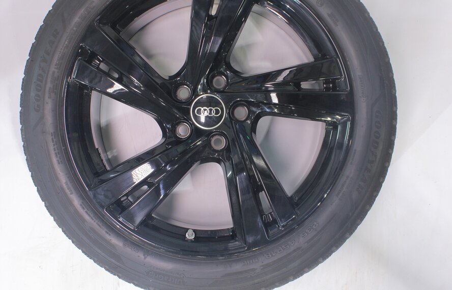 Audi Audi A5 S5 B10 18 Zoll Felgen Goodyear Winterkompletträder Original
