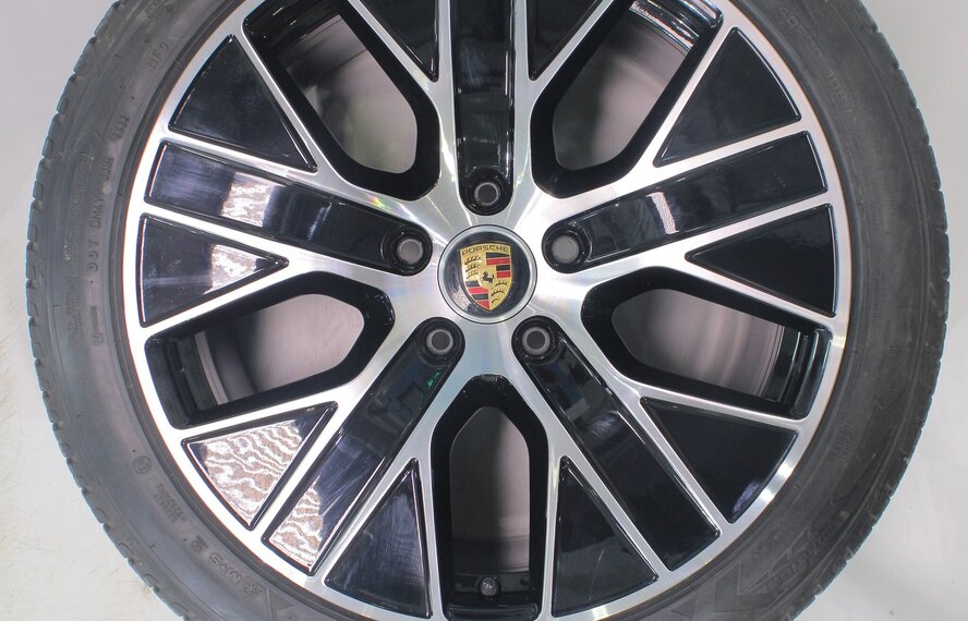 Porsche Porsche Taycan 4S S Turbo 20 Zoll Felgen Goodyear Winterkompletträder Original