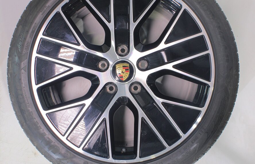Porsche Porsche Taycan 4S S Turbo 20 Zoll Felgen Goodyear Winterkompletträder Original