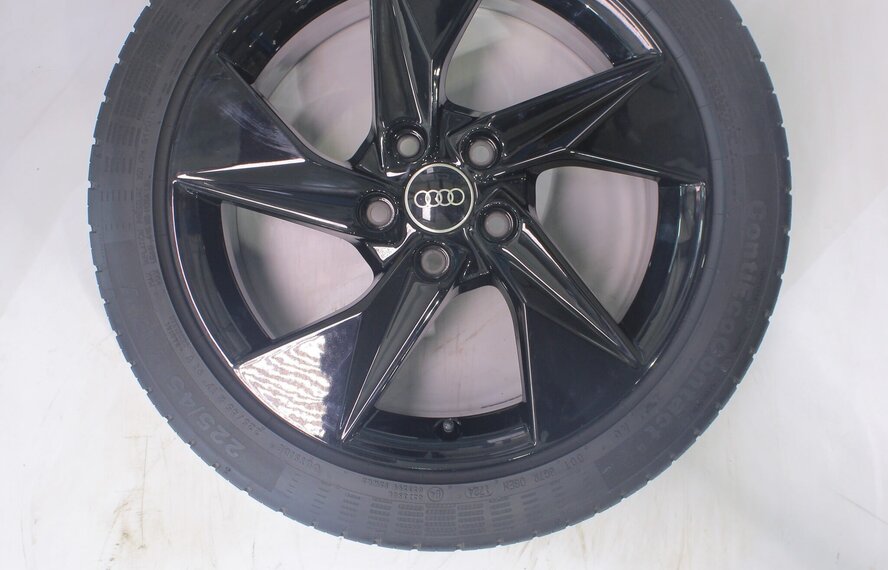 Audi Audi A3 S3 8Y 8V 17 Zoll Felgen Michelin Sommerkompletträder Original
