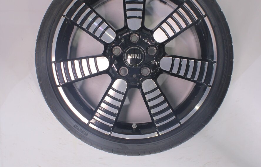 Mini Mini Cooper / S / One / Cabrio F55 F56 F57 900 18 Zoll Felgen Pirelli Runflat Sommerkompletträder Neu Original