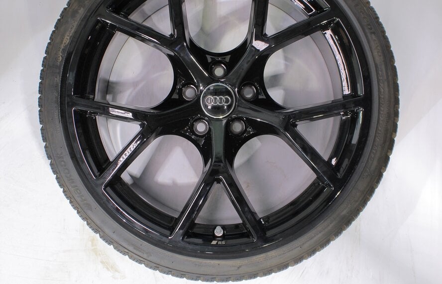 Audi Audi RS3 8Y 19 Zoll Felgen Hankook Winterkompletträder Original