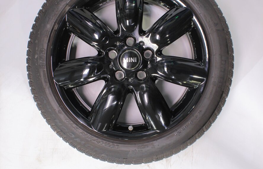 Mini Mini Clubman F54 528 17 Zoll Felgen Pirelli Winterkompletträder Original