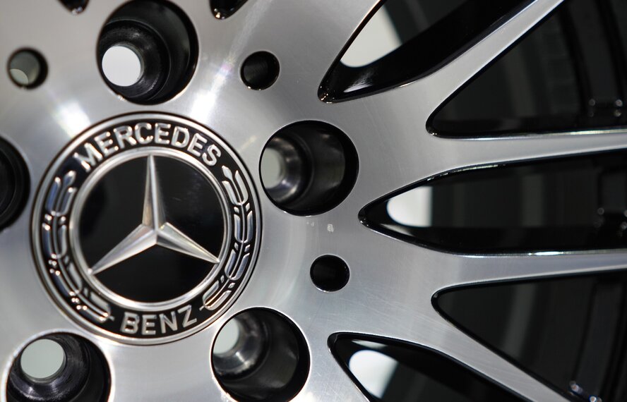 Mercedes Mercedes C-Klasse C206 S206 W206 18 Zoll Felgen Goodyear Winterkompletträder Original