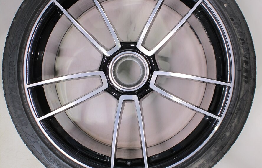 Porsche Porsche 911 992.1 Turbo S 20 & 21 Zoll Felgen Goodyear Winterkompletträder Original
