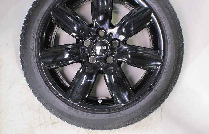 Mini Mini Clubman F54 528 17 Zoll Felgen Pirelli Winterkompletträder Original