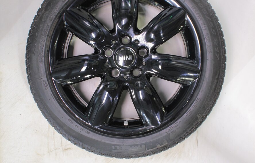 Mini Mini Clubman F54 528 17 Zoll Felgen Pirelli Winterkompletträder Original