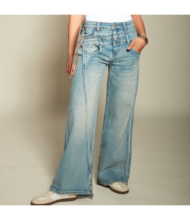 WIDE LEG JEANS MET DUBBEL KNOOP DESIGN