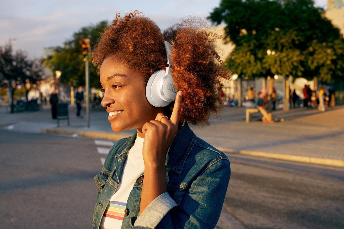JBL LIVE 660NC (Wit) - Over-ear koptelefoon