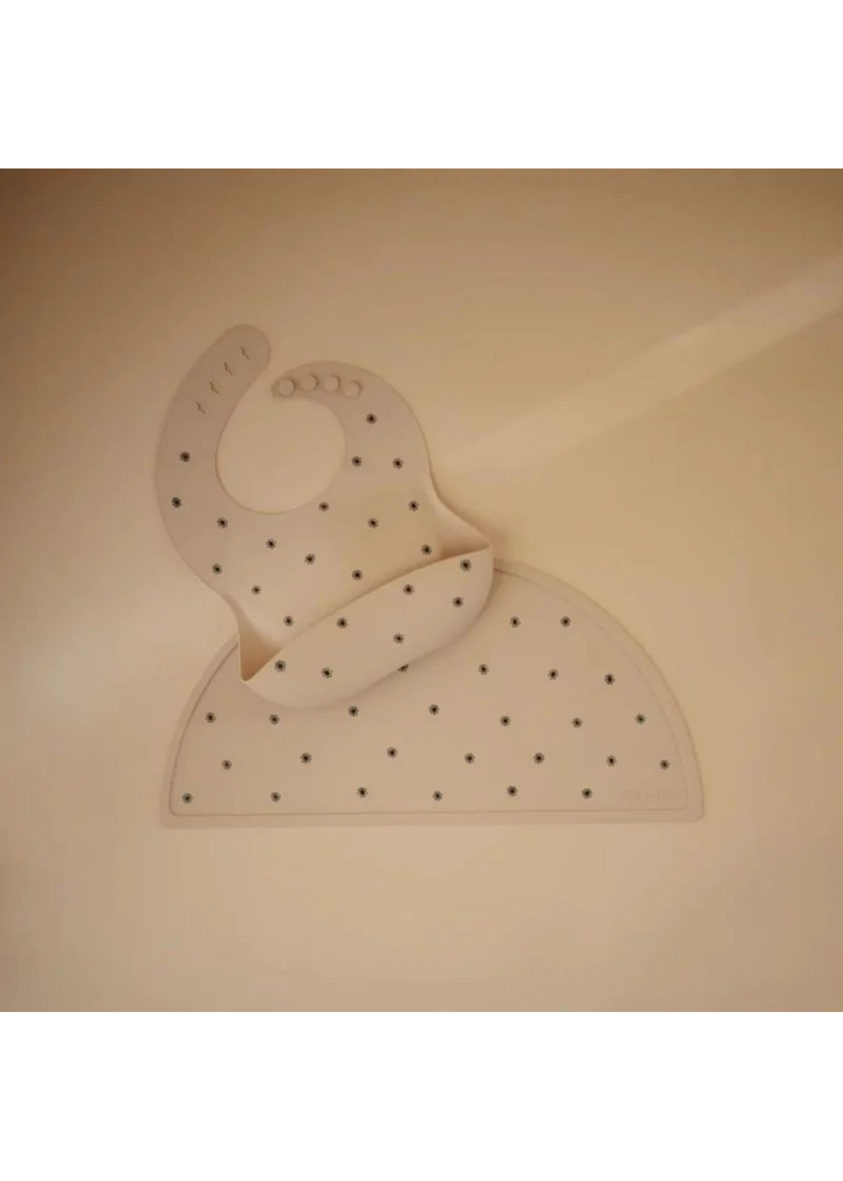 Mushie Mushie Silicone Bib Slabber Black Daisy