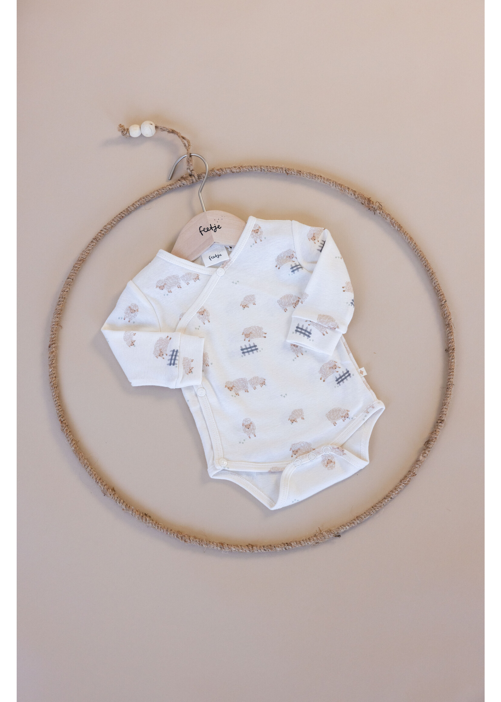 Feetje Wikkelromper AOP - Sleepy Sheepy Creme