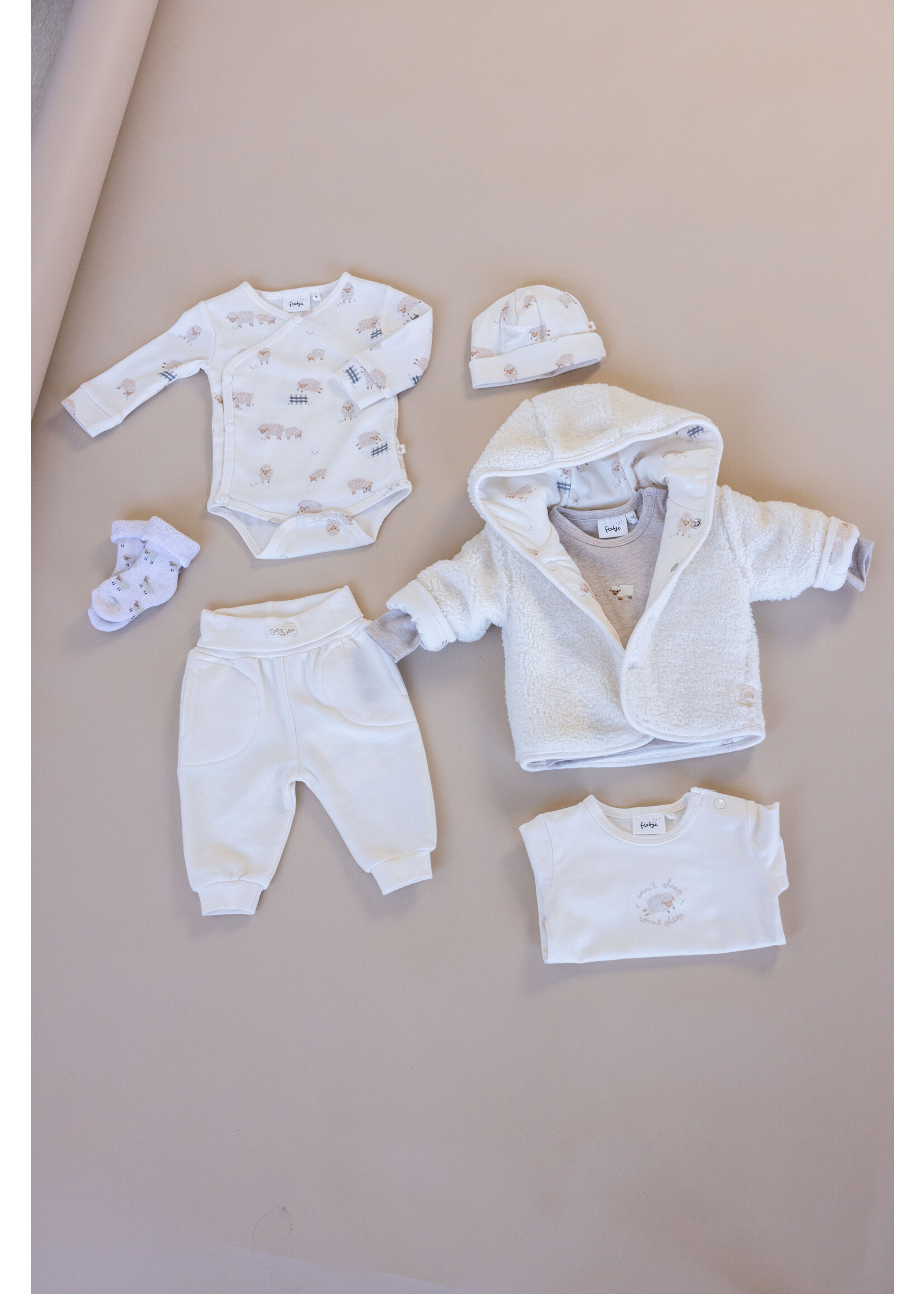 Feetje Wikkelromper AOP - Sleepy Sheepy Creme