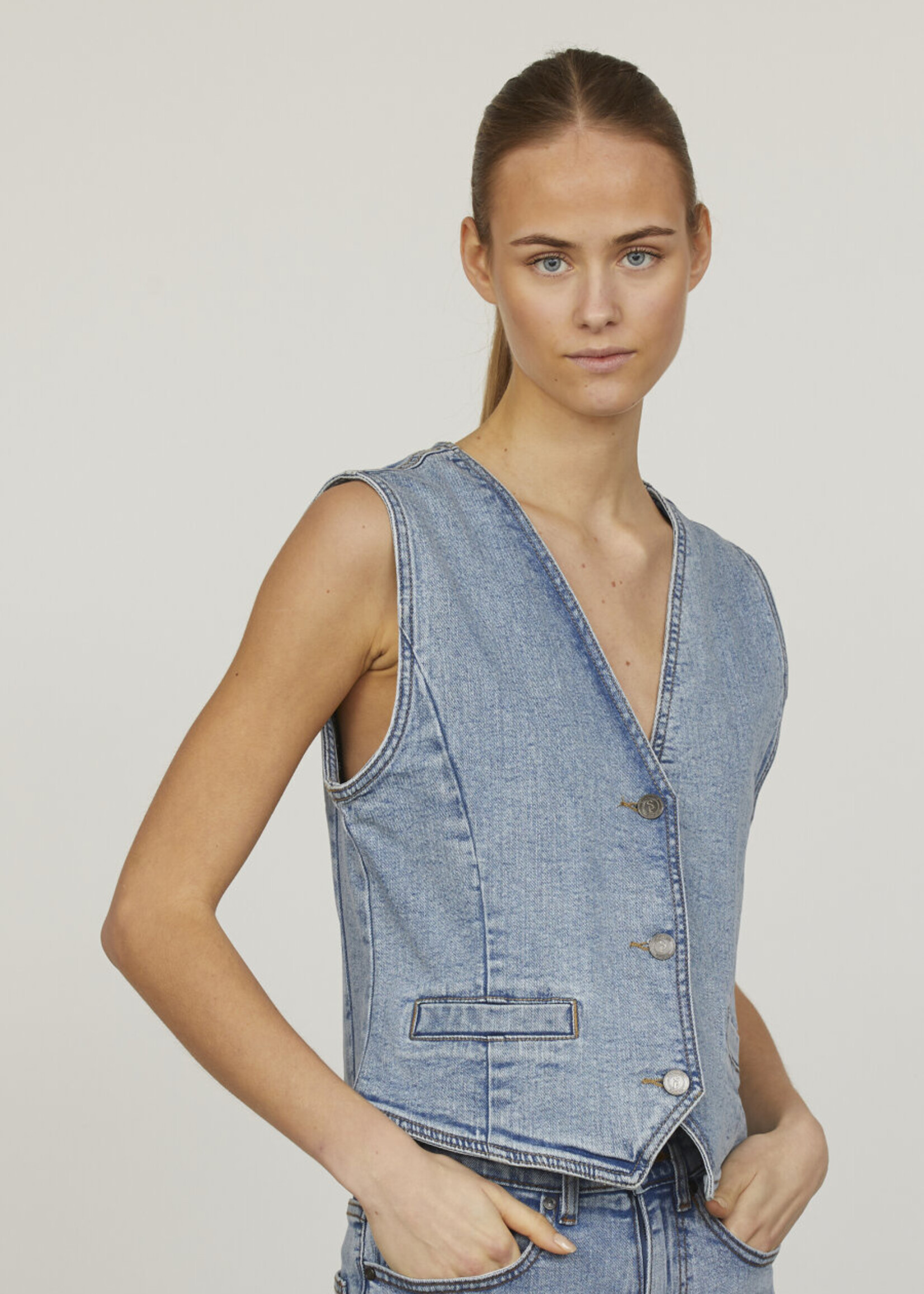 SISTERS POINT Onea gilet | light blue