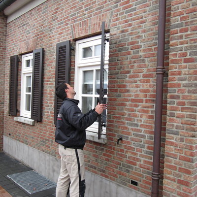 Hoe wordt luikbeslag gemonteerd?