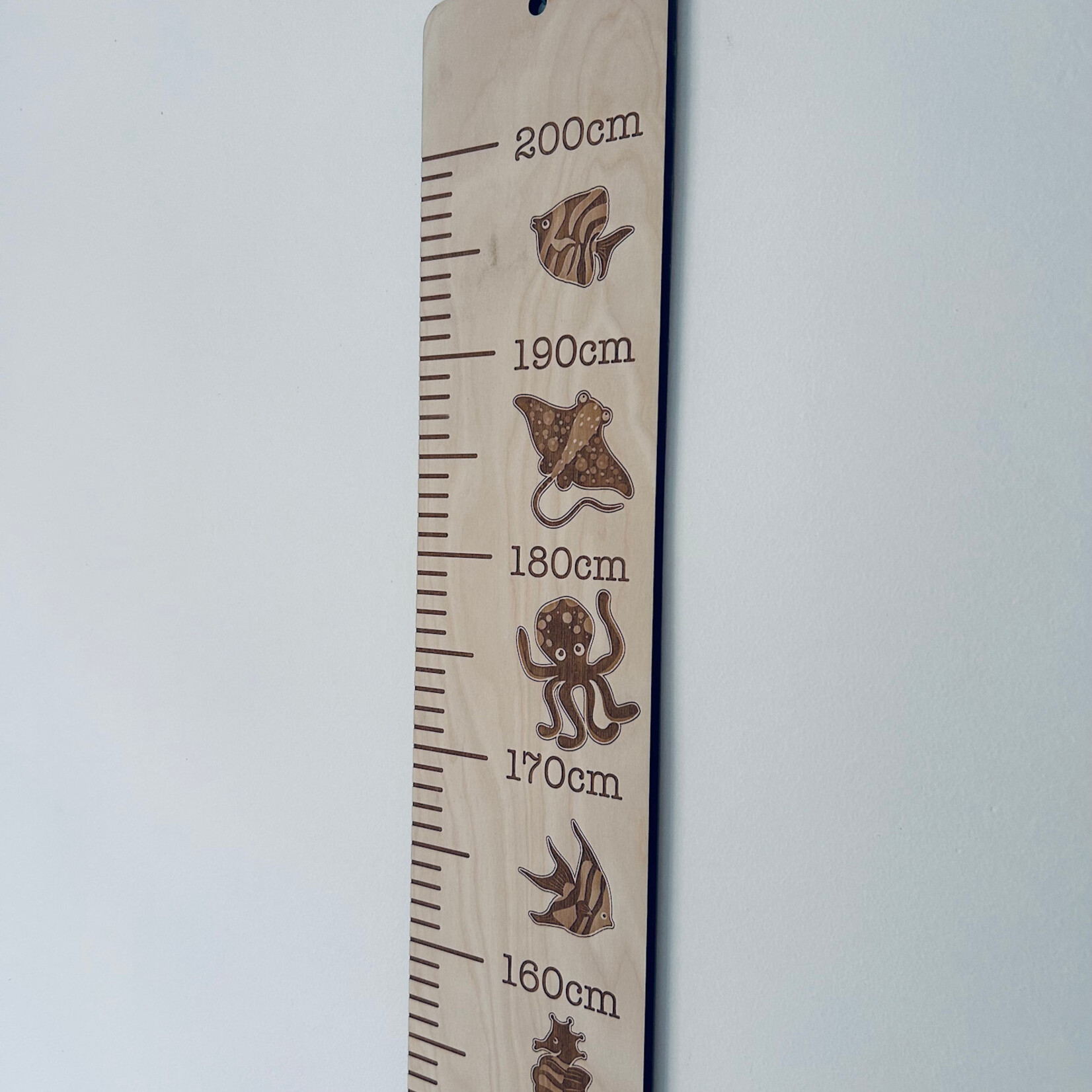 One Of A Kind LASERCUT - Toise 2 mètres personnalisée