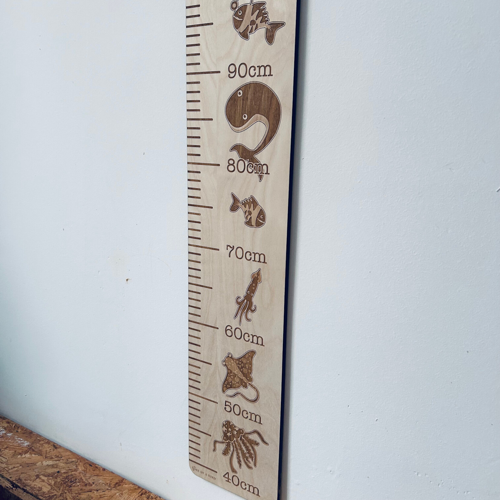 One Of A Kind LASERCUT - Toise 2 mètres personnalisée