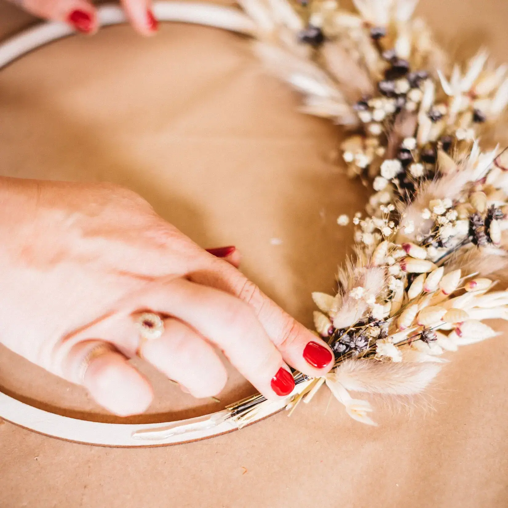 One Of A Kind Atelier - Couronne de fleurs séchées