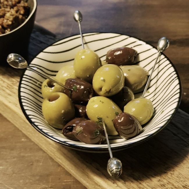 Anovi Tapasprikkers met Olijfmotief – Ambachtelijk Zilvertin – 4 Stuks