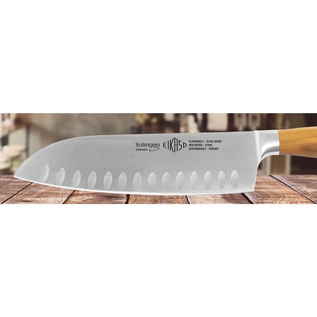 Eikaso Solingen Santokumes 20 cm – Gesmeed met Kullenschliff – Olijfhouten Handvat