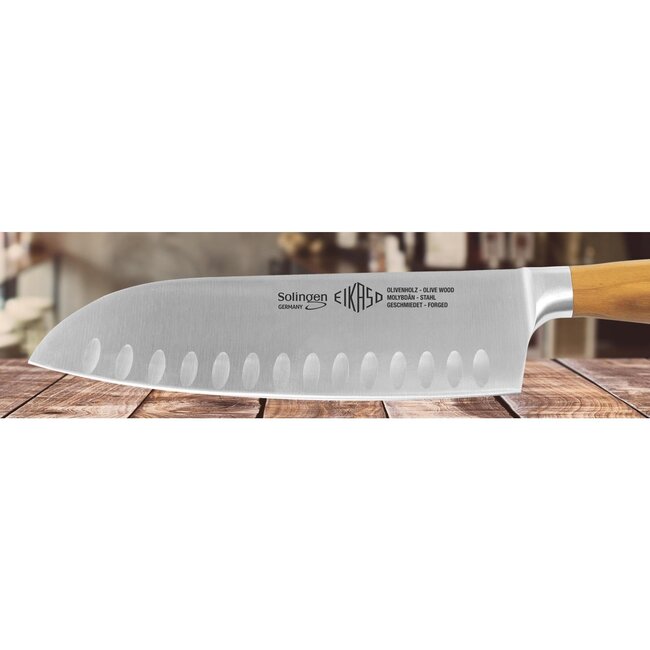 Eikaso Solingen Santokumes 16 cm – Gesmeed met Kullenschliff – Olijfhouten Handvat