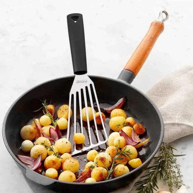 Triangle Rechtshandig Paletmes met Gleuven – 16 cm RVS Lemmet – Vaatwasmachinebestendig