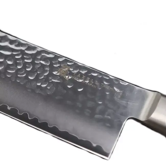 Yaxell Taishi Santoku Mes 16,5 cm – VG-10 Staal – Hardheid 61 HRC – Tsuchime Afwerking – Gehamerd Lemmet – Zwart Pakka Beukenhout Handvat