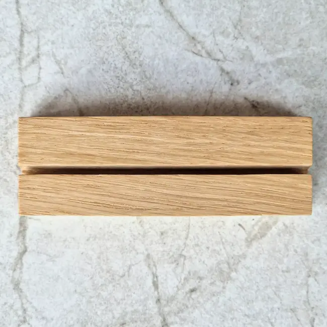 HOCHO Eiken Menustandaard – A5 – Houten Basis – Stijlvol & Functioneel