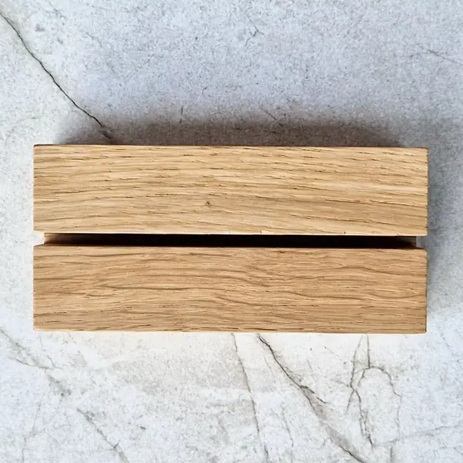 HOCHO Eiken Menustandaard A4 Gevouwen – Houten Basis – Stijlvol & Functioneel