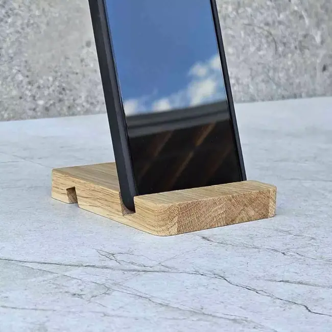 HOCHO Eikenhouten Telefoonhouder 100x80x15 mm – Personaliseerbaar en Stijlvol