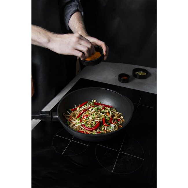 AMT Gastroguss Wokpan – Ø 32 cm – Lotan® anti-aanbaklaag – Geschikt voor inductie – Ovenbestendig tot 240°C