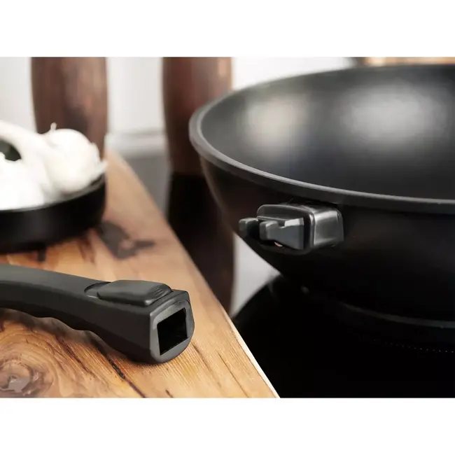 AMT Gastroguss Wokpan 28 cm – Aluminium – Inductiegeschikt – Antiaanbaklaag – Ovenbestendig