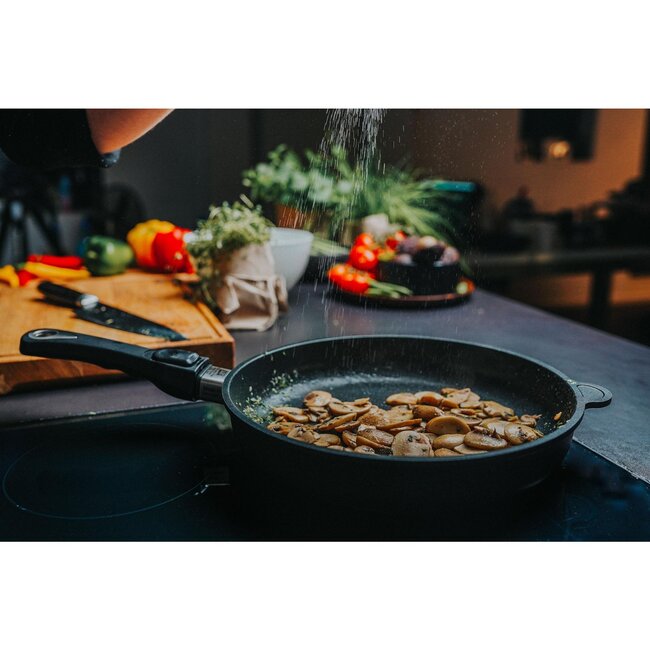 AMT Gastroguss Aluminium koekenpan 28 cm – Lotan® anti-aanbaklaag – Verwijderbare handgreep – Niet voor inductie