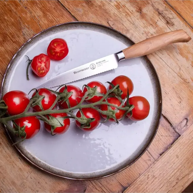 Messermeister Tomatenmes 13 cm – Gekartelde Snede – Olijfhouten Handvat