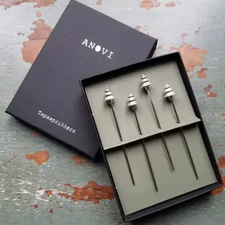 Anovi Tapasprikkers met Kerstboomontwerp – Zilvertin – 8 cm – Set van 4 in Luxe Doosje