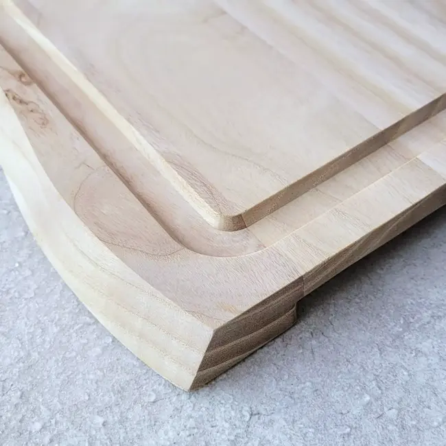 HOCHO Snijplank Fala – Essenhout Raw – 450x250x23 mm – Met Voetjes – Golvende Vorm