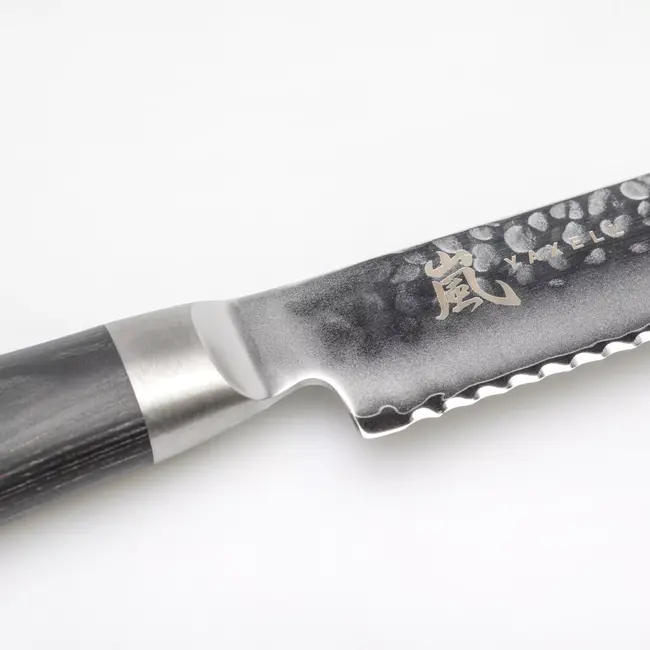 Yaxell Taishi Broodmes 25 cm – VG-10 Staal – Hardheid 61 HRC – Tsuchime Afwerking – Gehamerd Lemmet – Zwart Pakka Beukenhout Handvat