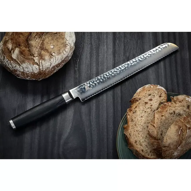 Yaxell Taishi Broodmes 25 cm – VG-10 Staal – Hardheid 61 HRC – Tsuchime Afwerking – Gehamerd Lemmet – Zwart Pakka Beukenhout Handvat