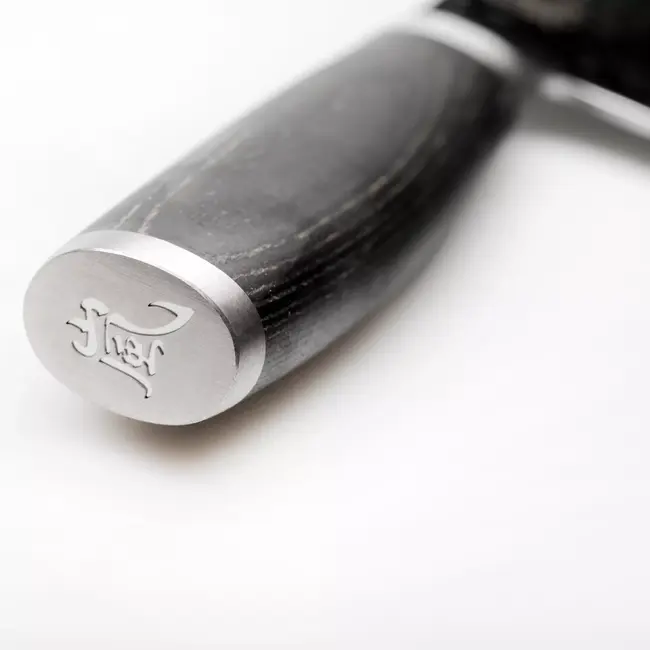 Yaxell Taishi Koksmes 24 cm – VG-10 Staal – Hardheid 61 HRC – Tsuchime Afwerking – Gehamerd Lemmet – Zwart Pakka Beukenhout Handvat