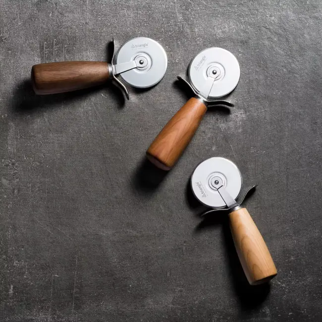 Triangle SOUL Pizzasnijder met Kersenhouten Heft – 6 cm Lemmet – Duits Vakmanschap