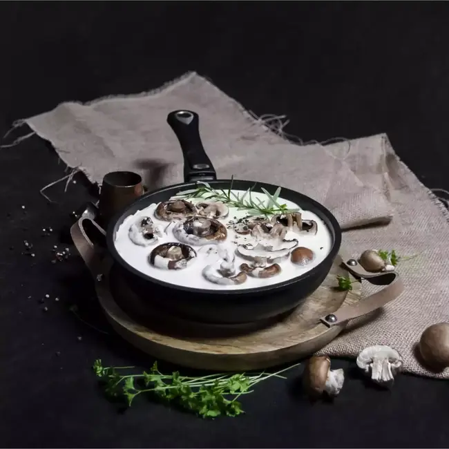 AMT Gastroguss Sauteuse – Ø 20 cm – Inductiegeschikt – Snelle opwarming – Aluminium – Verwijderbare handgreep