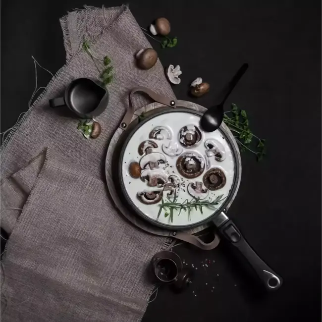 AMT Gastroguss Sauteuse – Ø 24 cm – Inductiegeschikt – Snelle Verwarming – Ovenbestendig