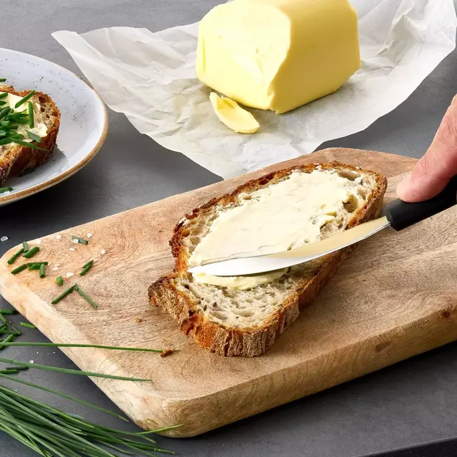 Triangle Duurzaam smeermes 10 cm van roestvrij staal met ergonomische biobased handgreep