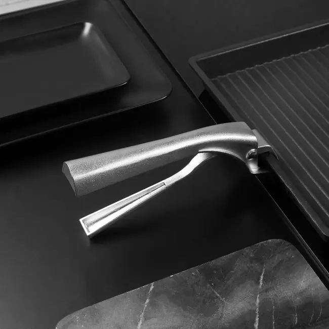 AMT Gastroguss Grijper voor ronde en vierkante snackpannen – hittebestendig – 20 cm lang