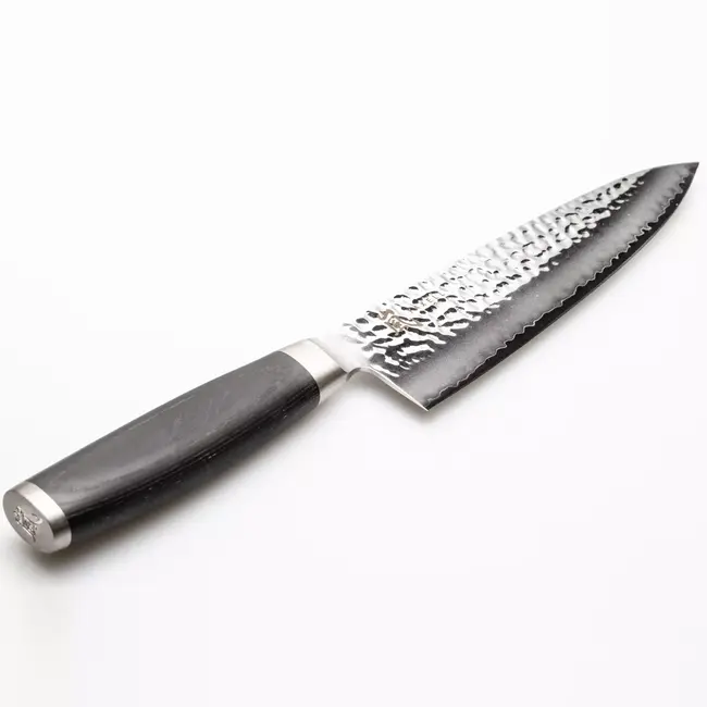 Yaxell Taishi Koksmes 20 cm – VG-10 Staal – Hardheid 61 HRC – Tsuchime Afwerking – Gehamerd Lemmet – Zwart Pakka Beukenhout Handvat